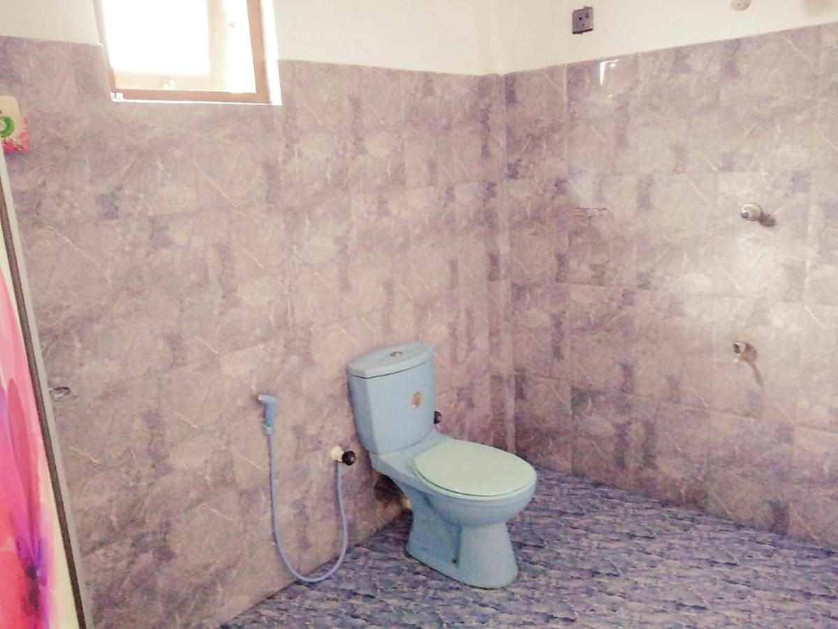 Dinesh Guest House Kataragama Bagian luar foto