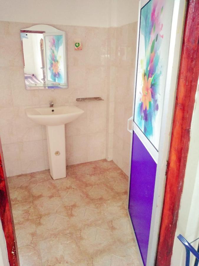 Dinesh Guest House Kataragama Bagian luar foto