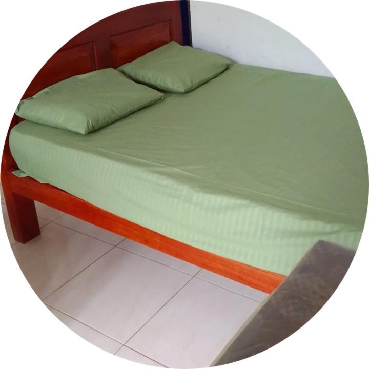 Dinesh Guest House Kataragama Bagian luar foto