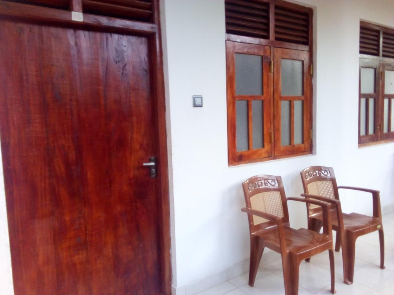 Dinesh Guest House Kataragama Bagian luar foto